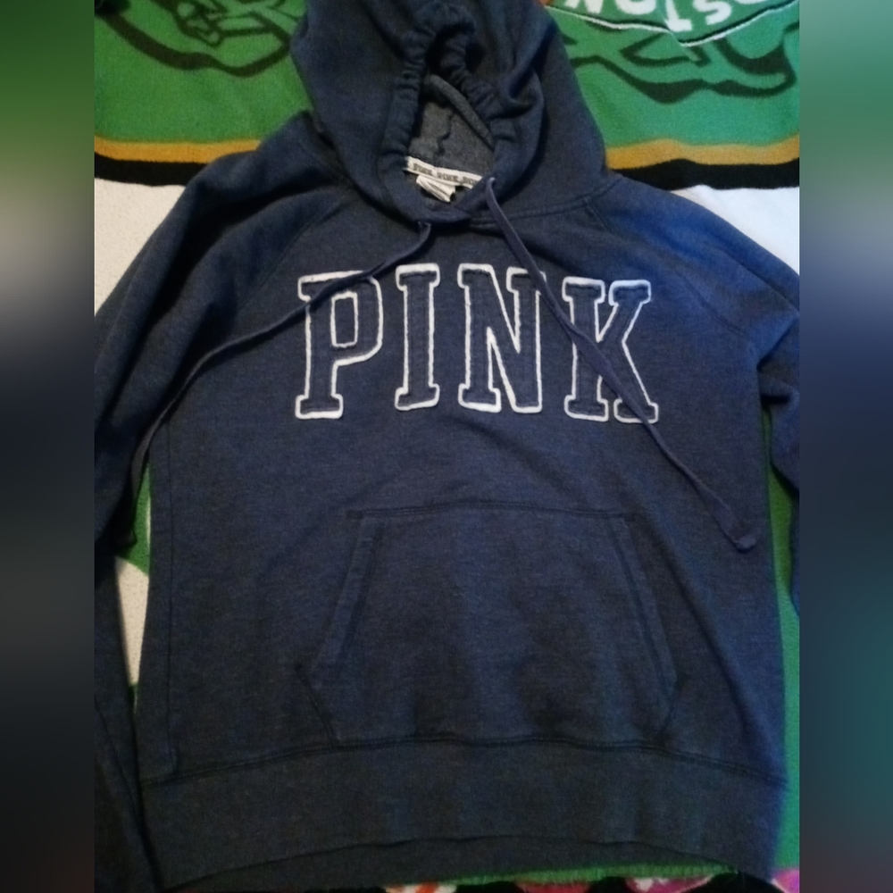 Love pink sweatshirt size large used but nice shape